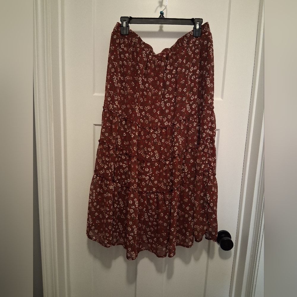 Elegant Floral Tiered Skirt Size L